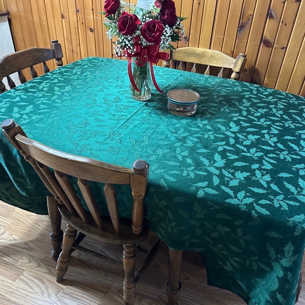 Lenox Holly Rectangle Table Cloth - Forest/Christmas Green